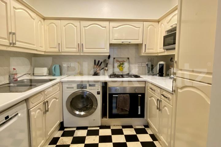 Spacious two bedroomed lower ground garden flat Alderney Street, Victoria / Pimlico